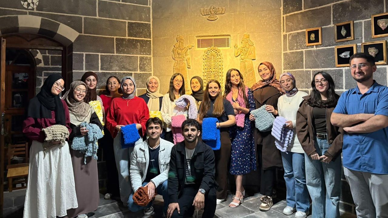 Diyarbakır’da Çocuklar Için Ilmek Ilmek Iyilik Örüyorlar