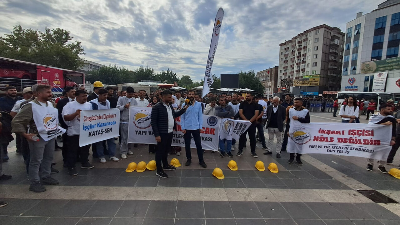 Diyarbakır’da, Işçilerden Ahmet Arif’li Protesto2