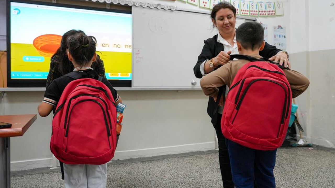Diyarbakır’da Öğrencilere Kırtasiye Ve Çanta Desteği1