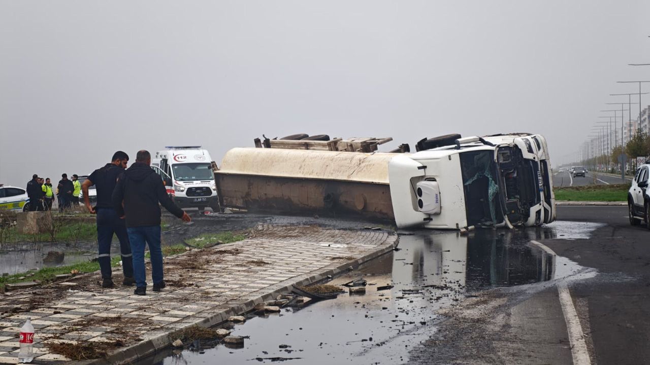 Diyarbakır’da Tanker Faciası! Cadde Petrole Bulandı2