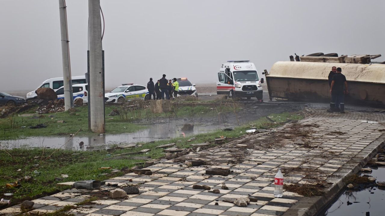 Diyarbakır’da Tanker Faciası! Cadde Petrole Bulandı3