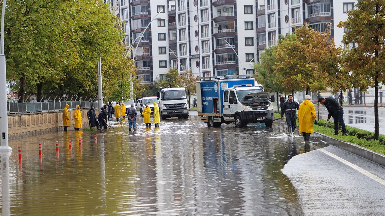 Diyarbakır’da Urfa Yolu Yağmura Teslim Oldu2