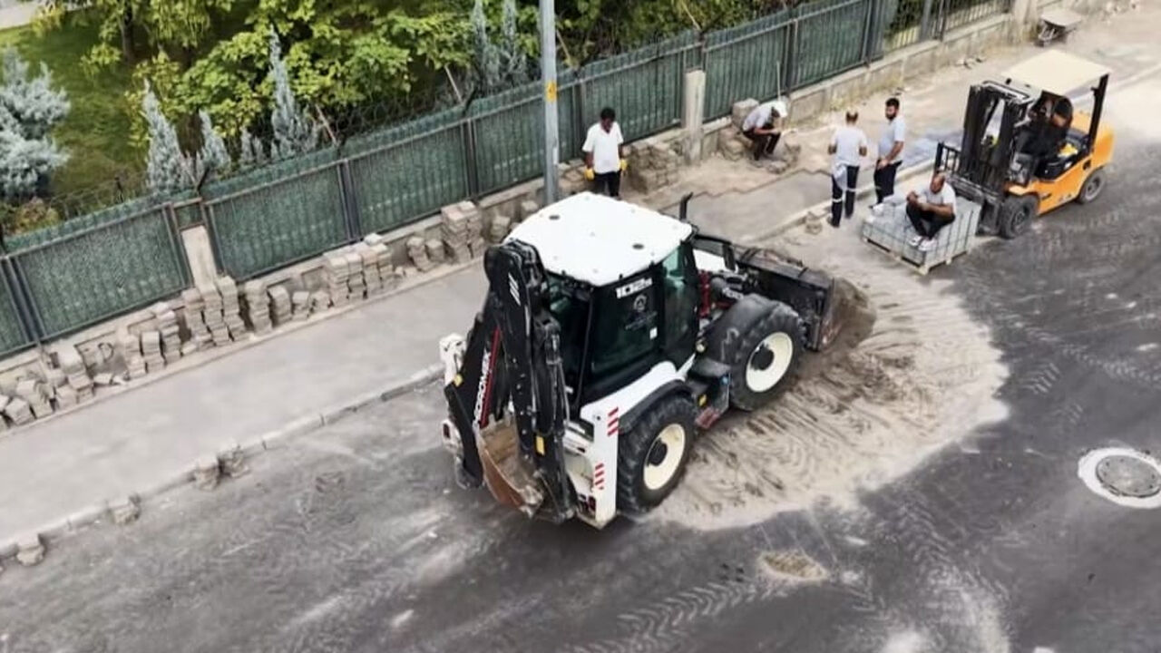 Diyarbakır’da Yol Ve Kaldırımlar Onarılıyor1
