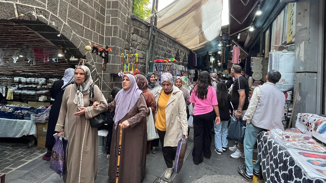 Diyarbakır’ın En Ucuz Çarşısında Yoğun Kalabalık3
