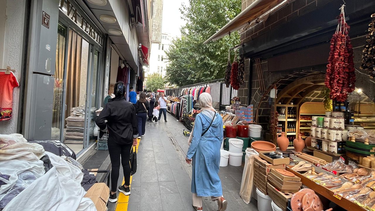 Diyarbakır’ın En Ucuz Çarşısında Yoğun Kalabalık4
