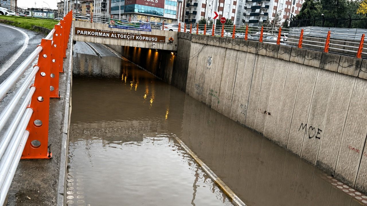 Diyarbakır’da Urfa yolu yağmura teslim oldu; Sorumlu kim?